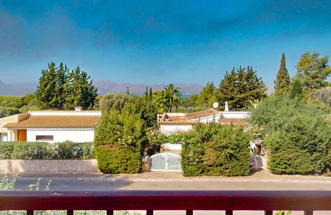 Exclusive Villa in Bonaire Alcudia with Pool, Sea View and BUILDING PLOT