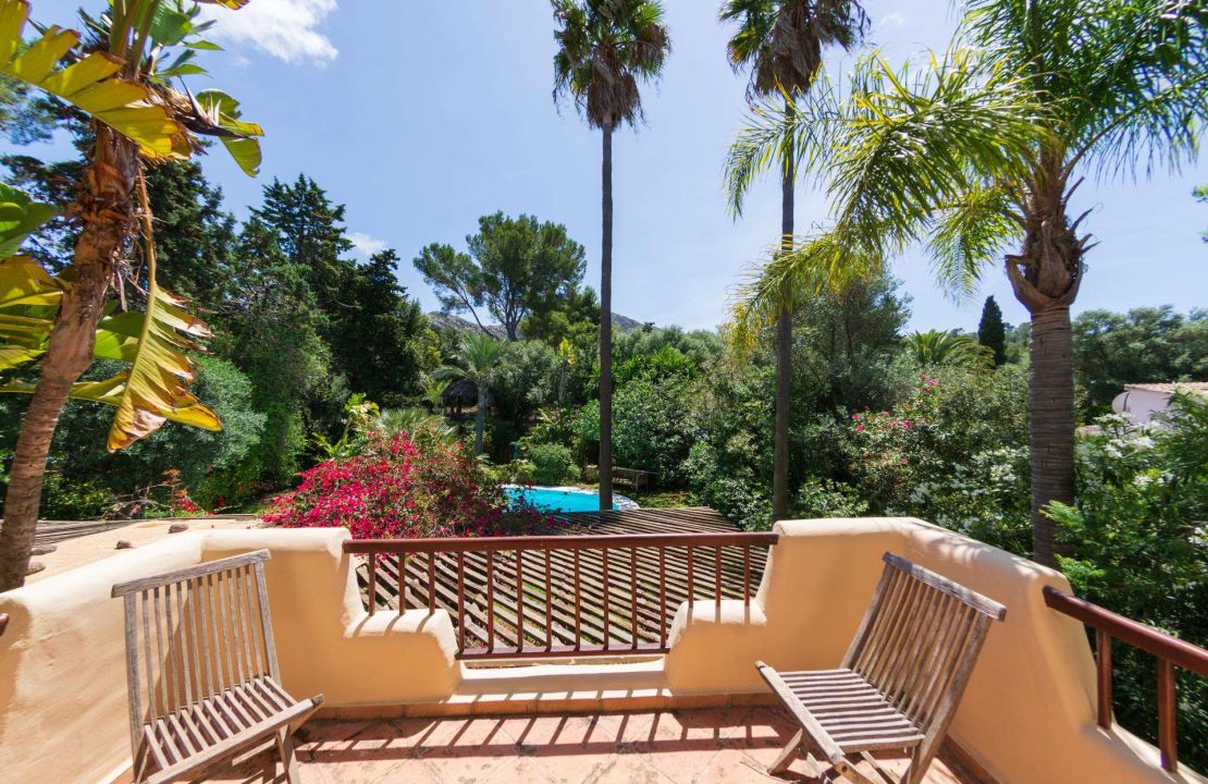 Exclusive Villa in Bonaire Alcudia with Pool, Sea View and BUILDING PLOT