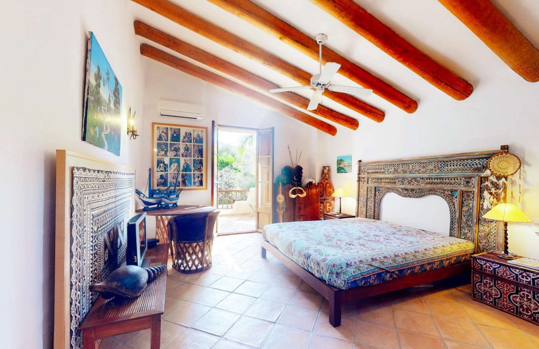 Exclusive Villa in Bonaire Alcudia with Pool, Sea View and BUILDING PLOT