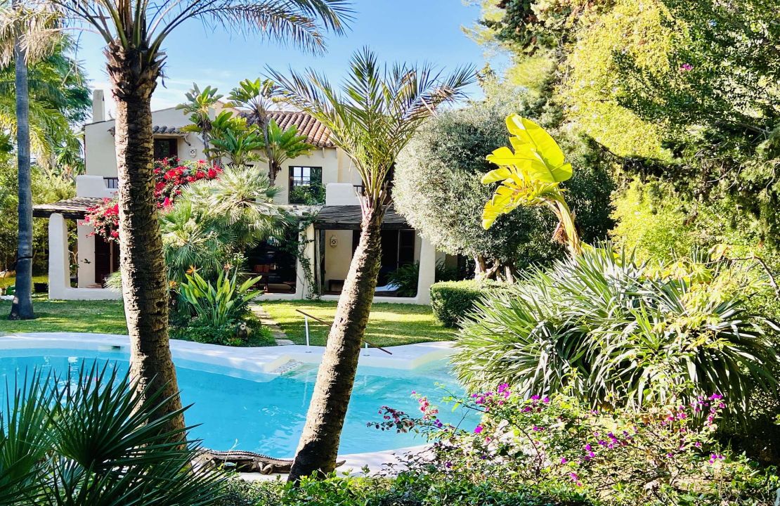Exclusive Villa in Bonaire Alcudia with Pool, Sea View and BUILDING PLOT