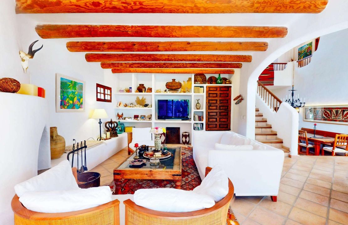 Exclusive Villa in Bonaire Alcudia with Pool, Sea View and BUILDING PLOT