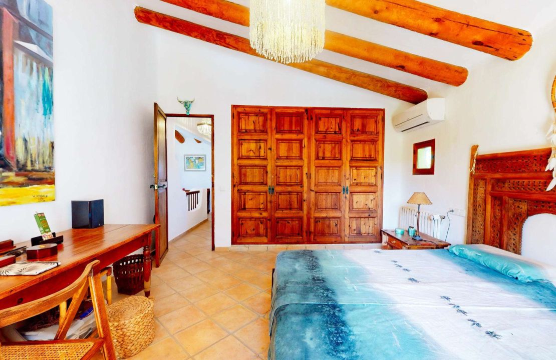 Exclusive Villa in Bonaire Alcudia with Pool, Sea View and BUILDING PLOT