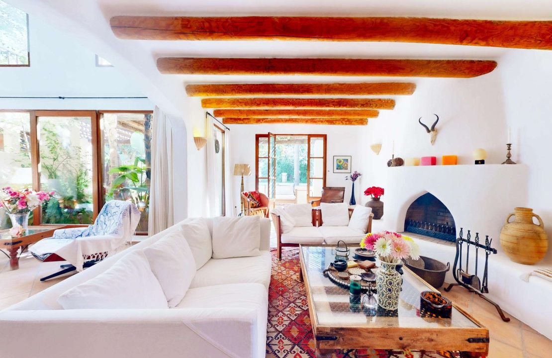 Exclusive Villa in Bonaire Alcudia with Pool, Sea View and BUILDING PLOT