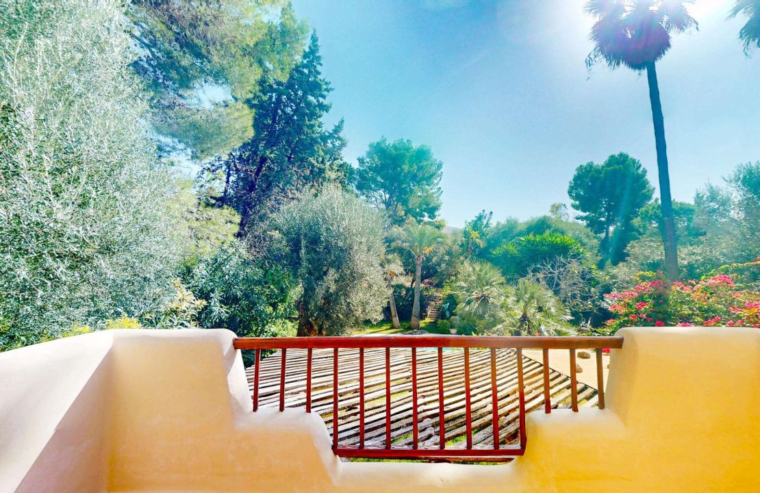 Exclusive Villa in Bonaire Alcudia with Pool, Sea View and BUILDING PLOT