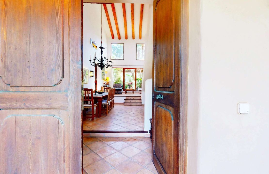 Exclusive Villa in Bonaire Alcudia with Pool, Sea View and BUILDING PLOT