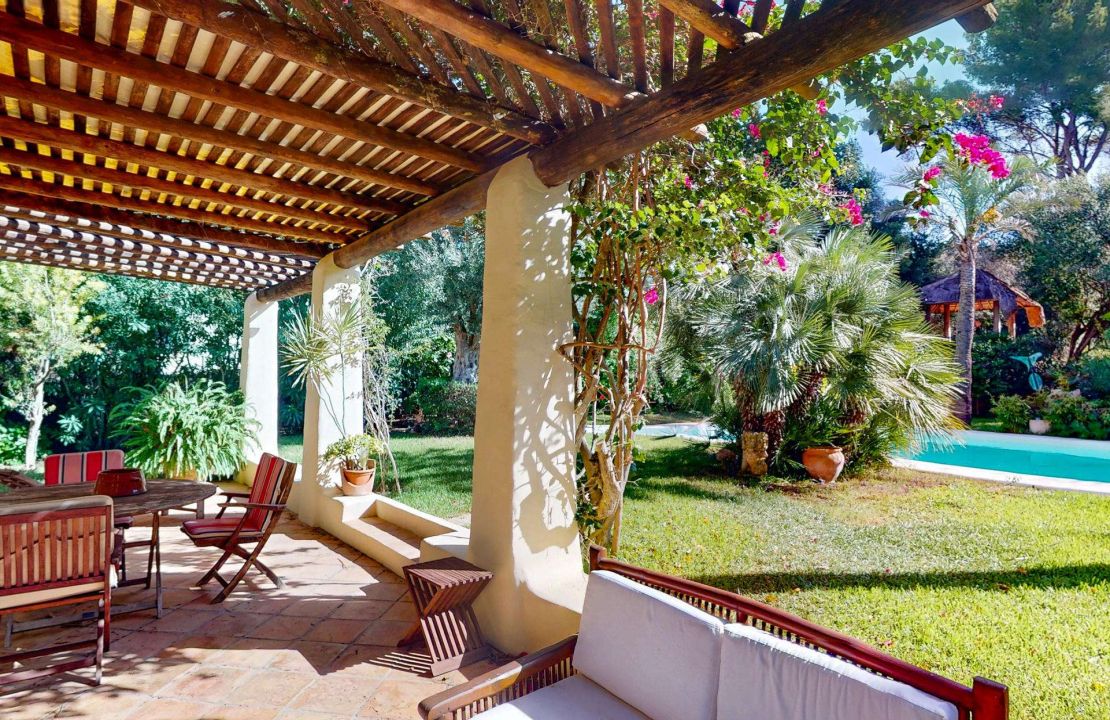 Exclusive Villa in Bonaire Alcudia with Pool, Sea View and BUILDING PLOT