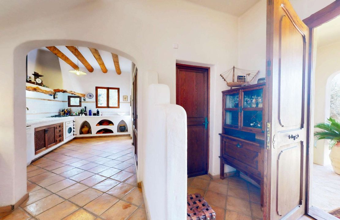 Exclusive Villa in Bonaire Alcudia with Pool, Sea View and BUILDING PLOT