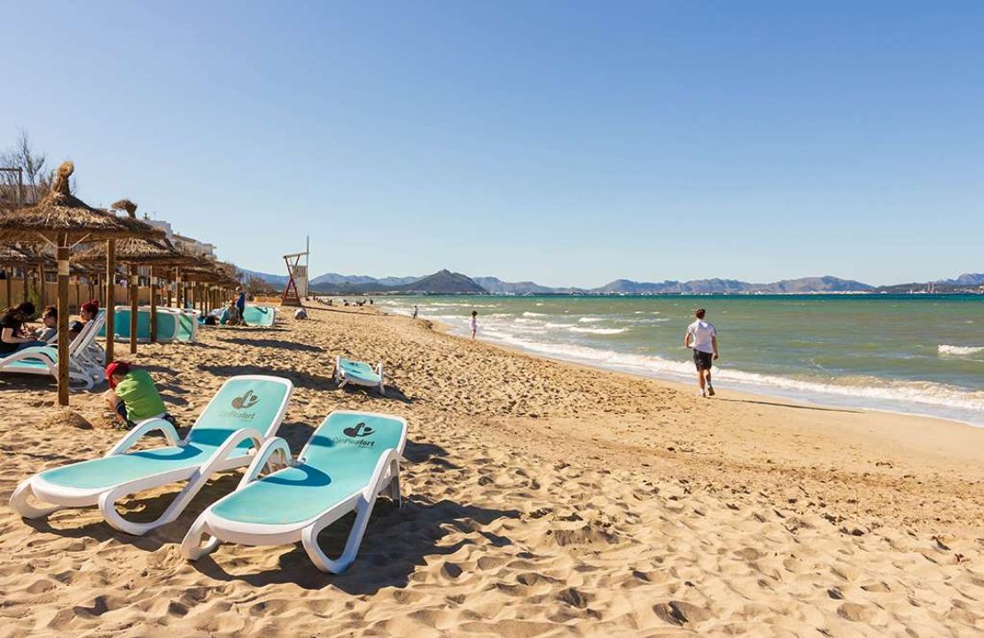 Building for sale on the seafront in Can Picafort, Mallorca