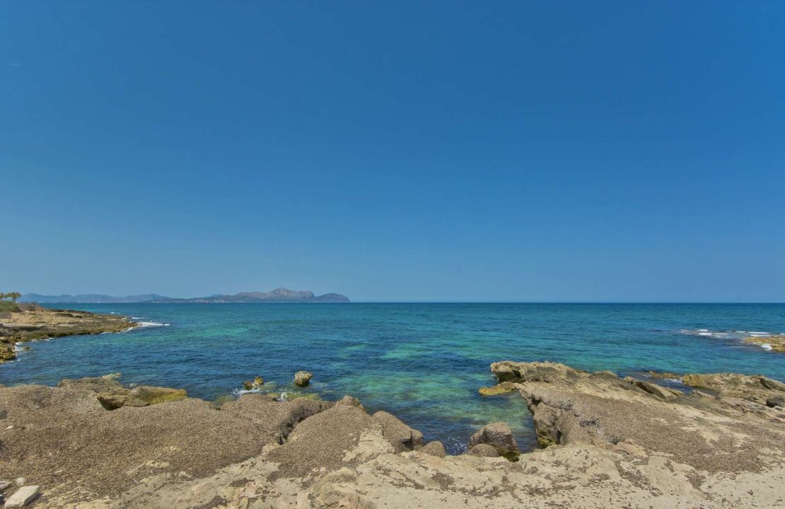Building for sale on the seafront in Can Picafort, Mallorca