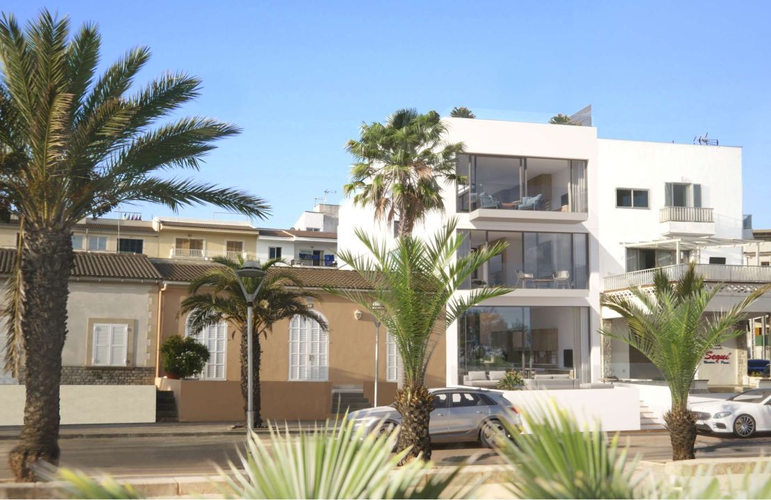 Building for sale on the seafront in Can Picafort, Mallorca