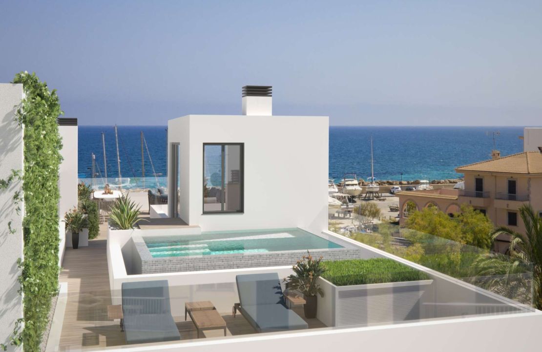 Building for sale on the seafront in Can Picafort, Mallorca