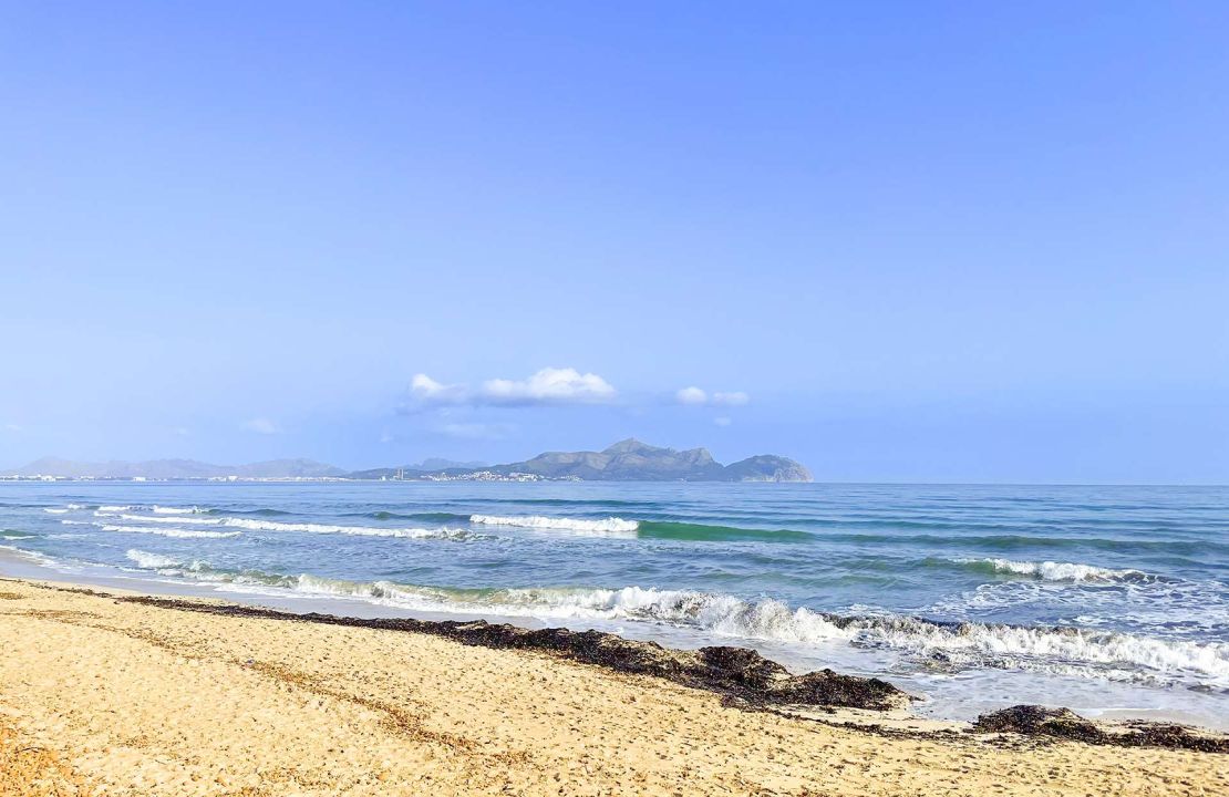 Building for sale on the seafront in Can Picafort, Mallorca