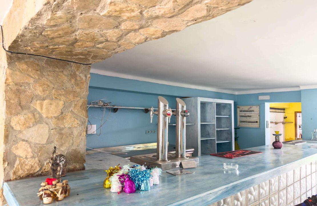 Two-storey house with the chance to have a business on the ground floor and live on the first floor