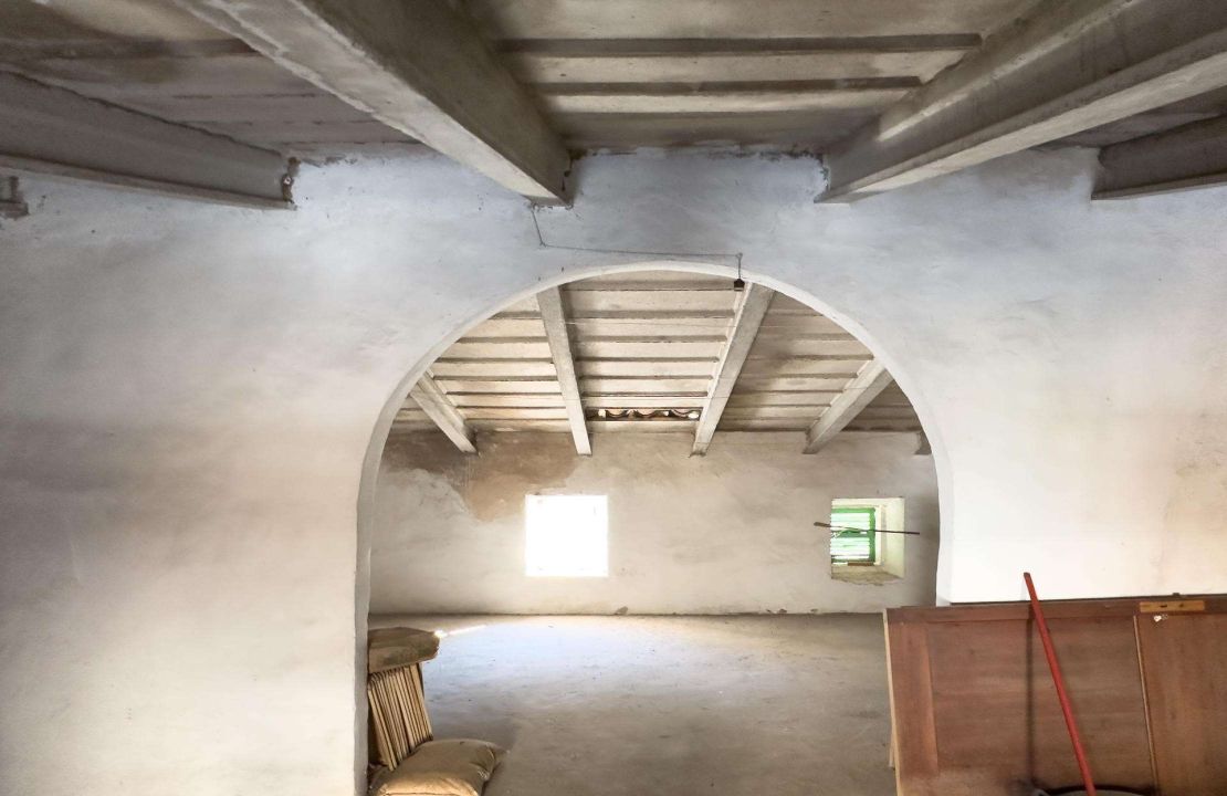 Townhouse for sale in Pollensa Mallorca with patio to reform