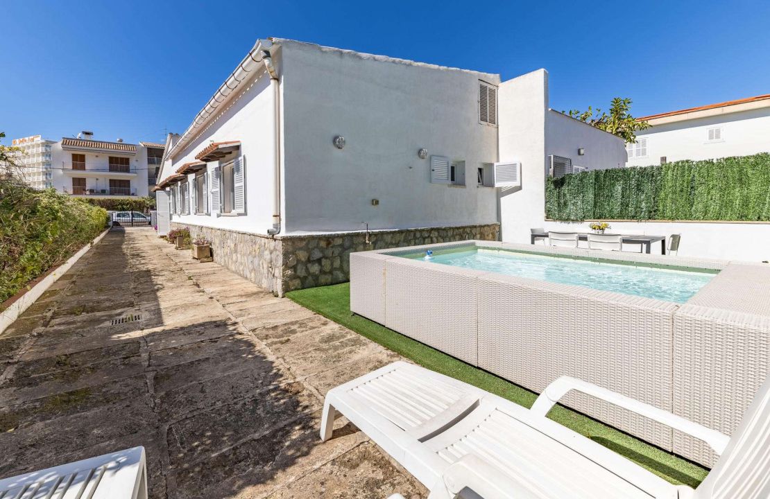 Villa for Sale in Puerto de Alcudia Mallorca with Holiday Rental License
