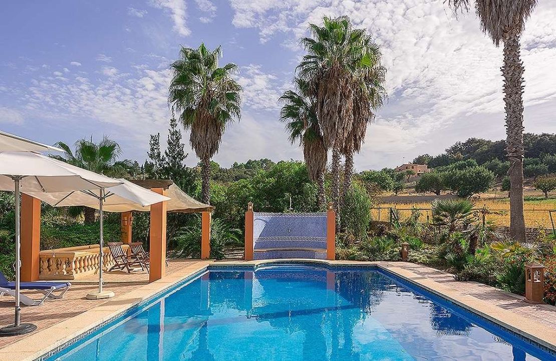 Charming Country Retreat near Campanet with Main House & Guesthouse