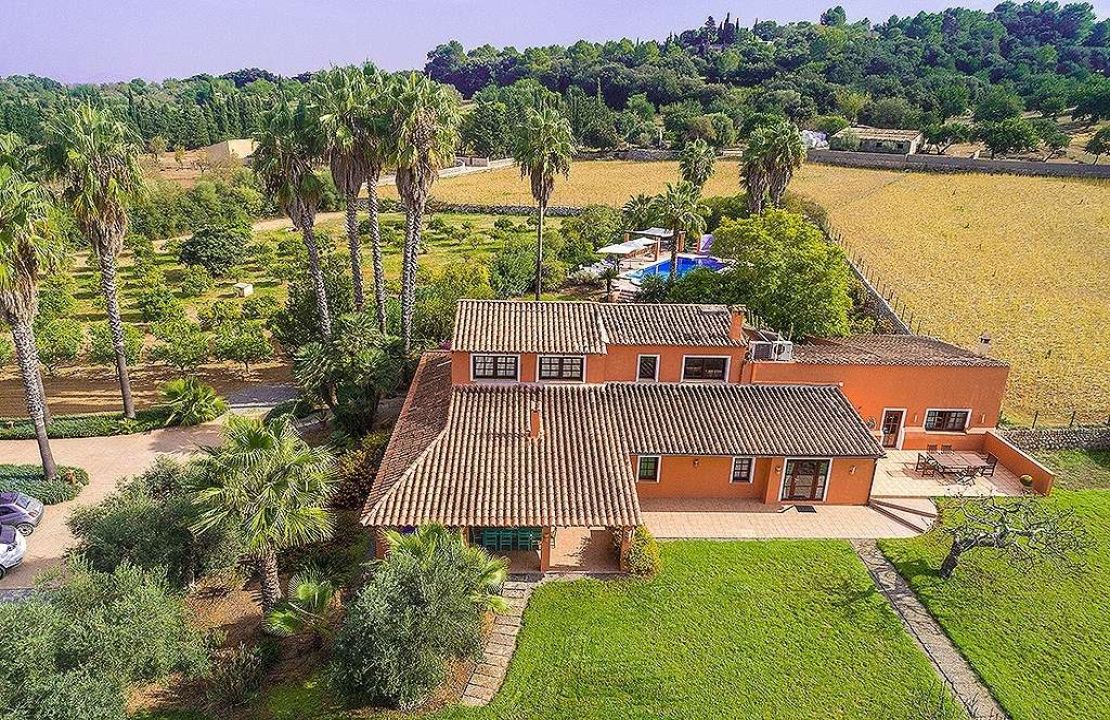 Charming Country Retreat near Campanet with Main House & Guesthouse
