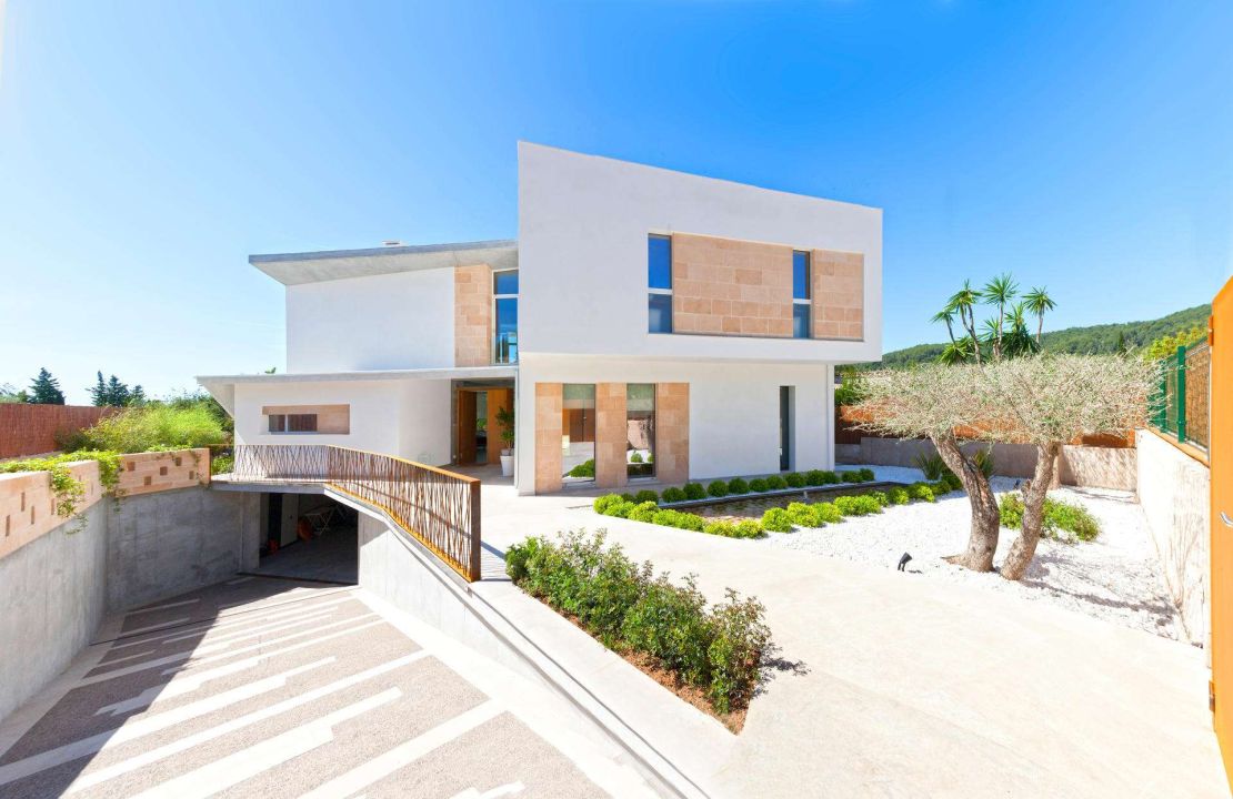 Modern villa in Crestatx, Sa Pobla North Mallorca for sale