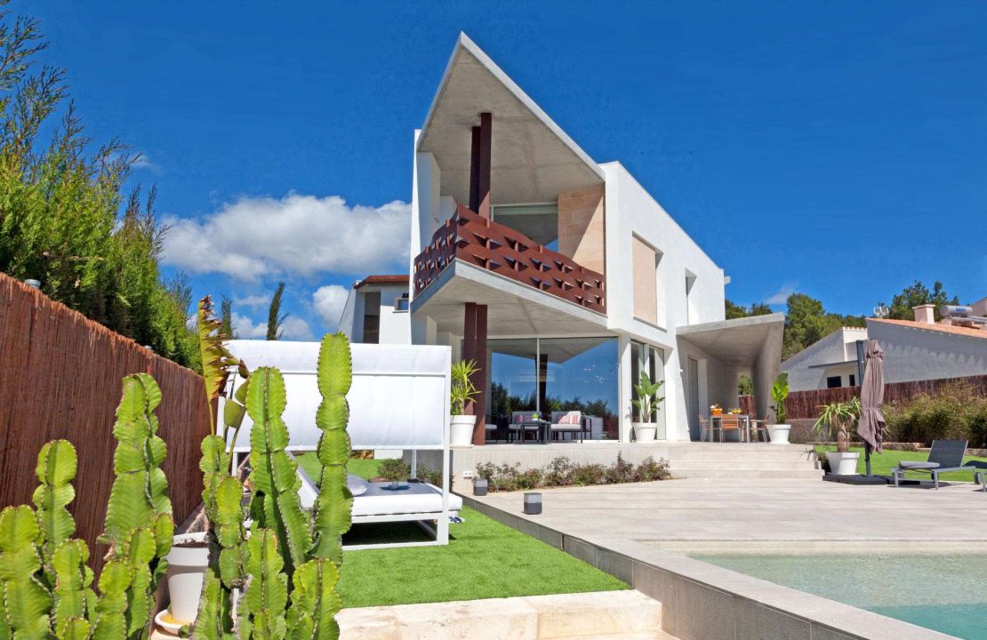 Modern villa in Crestatx, Sa Pobla North Mallorca for sale