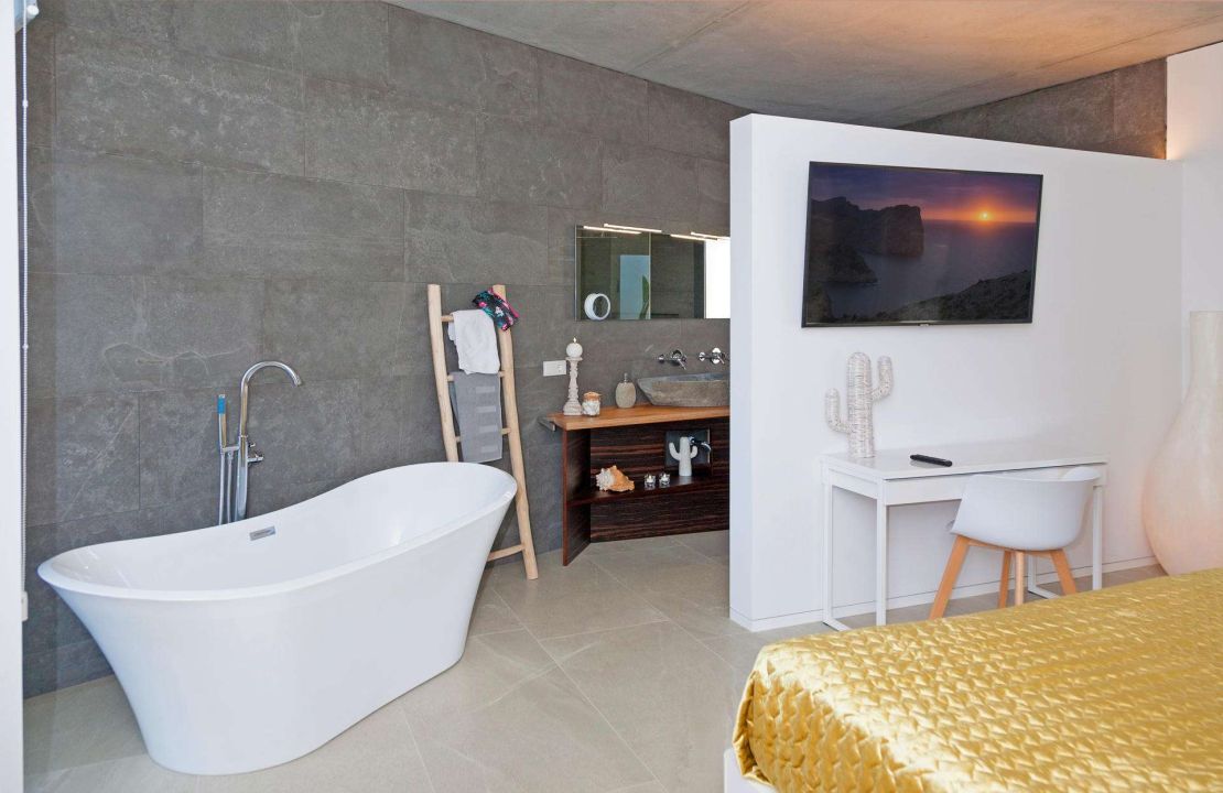 Modern villa in Crestatx, Sa Pobla North Mallorca for sale