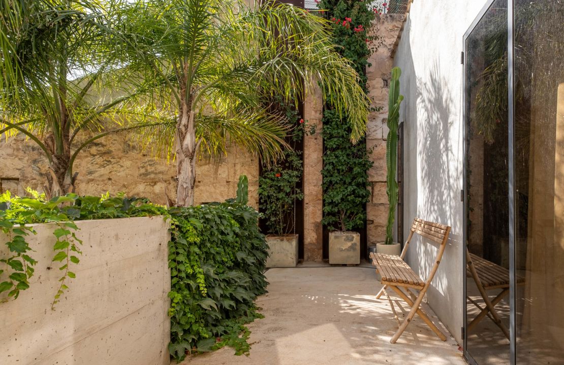 Designerhaus in Sa Pobla mit kleinem Pool, Garage und Gästeunterkunft