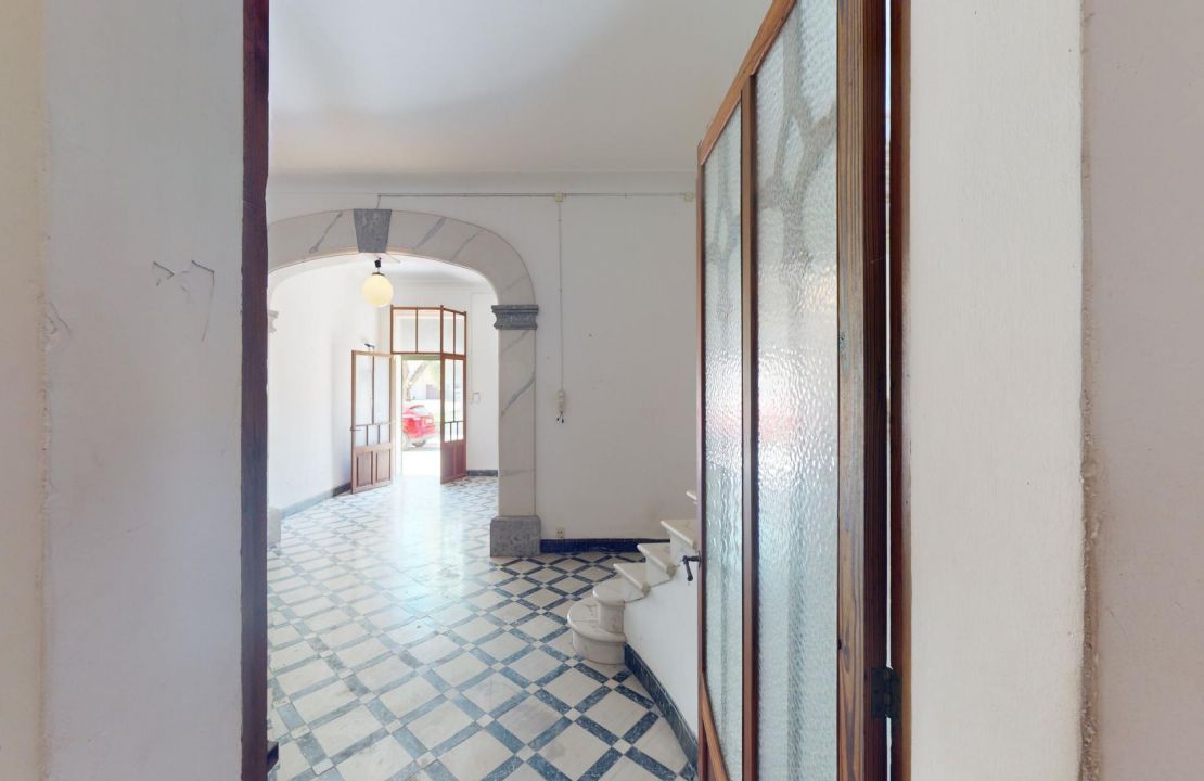 Encantadora Casa de Pueblo en Sa Pobla Mallorca con Potencial de Renovación