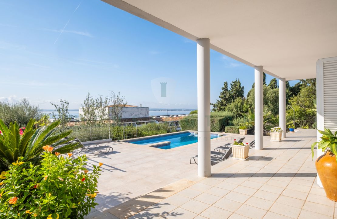 Villa with breathtaking views for sale in Alcanada close to the Golf course