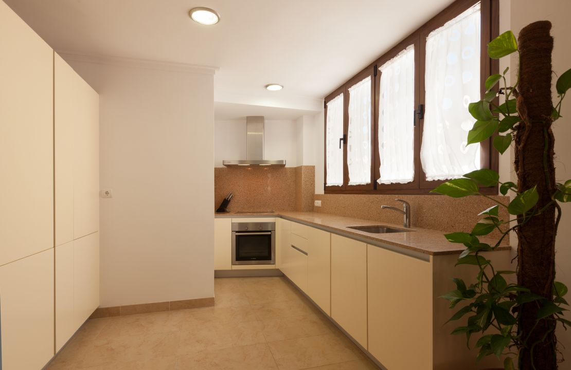 2 bedroom centrally situated apartment in Pollensa old town for rental