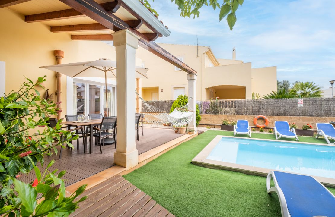 Villa independiente con jardín privado, piscina y licencia de alquiler en venta en Alcudia Mallorca