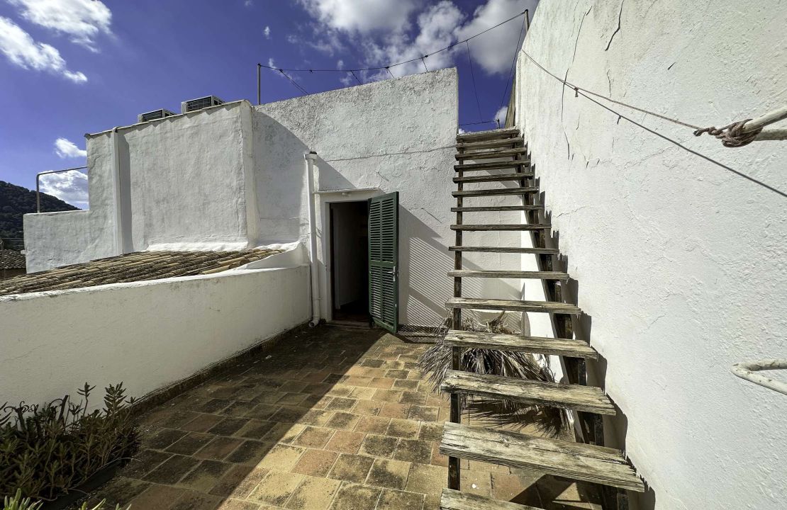 Town house in Pollensa, Mallorca, for sale to renovate