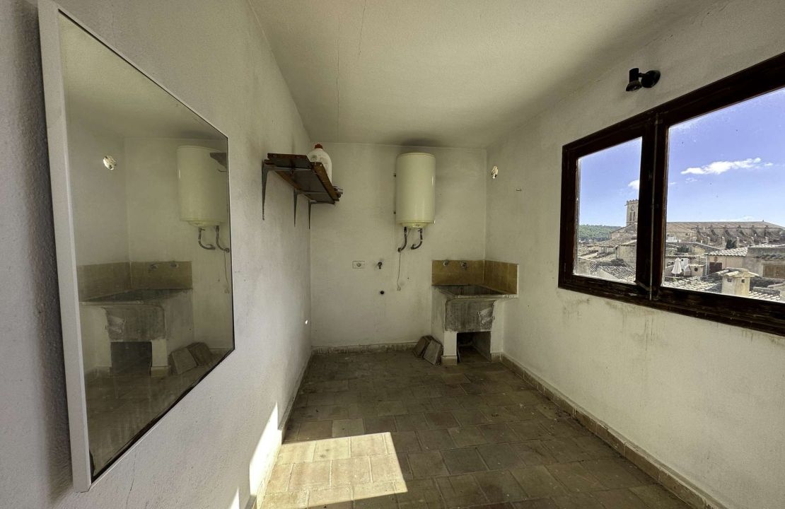 Town house in Pollensa, Mallorca, for sale to renovate