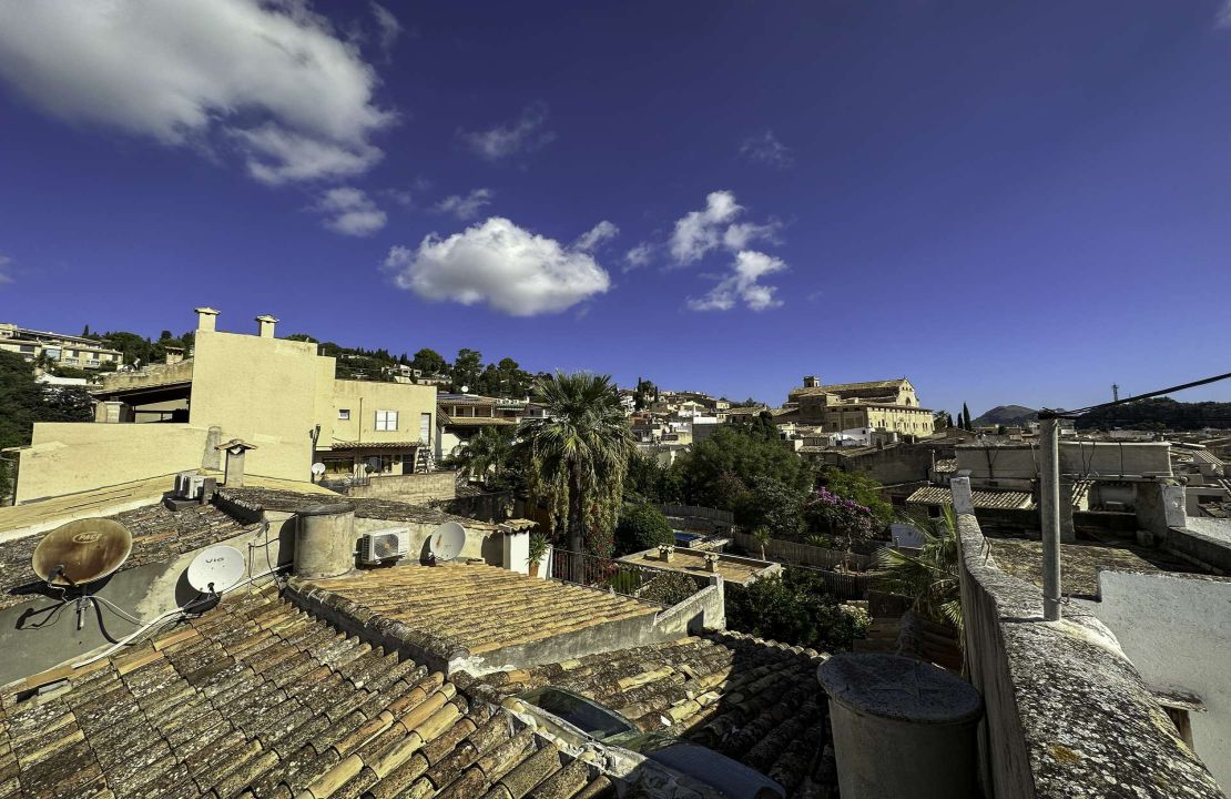 Town house in Pollensa, Mallorca, for sale to renovate