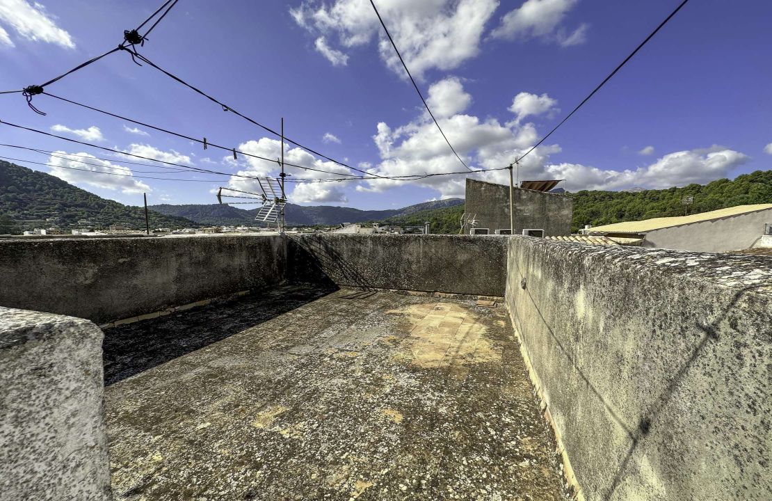 Town house in Pollensa, Mallorca, for sale to renovate