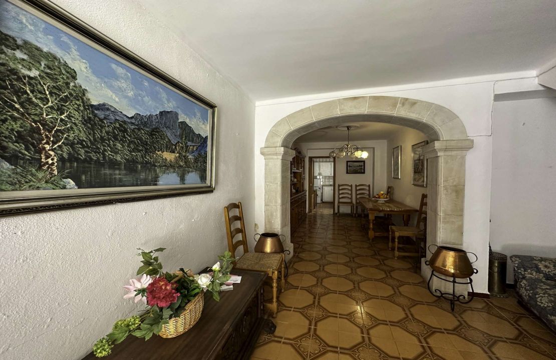 Town house in Pollensa, Mallorca, for sale to renovate