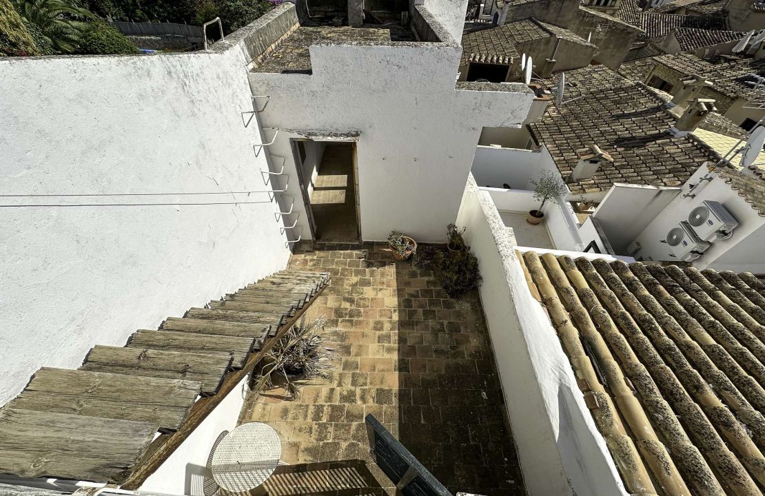 Town house in Pollensa, Mallorca, for sale to renovate
