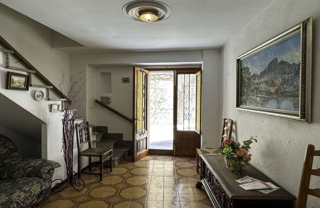 Town house in Pollensa, Mallorca, for sale to renovate