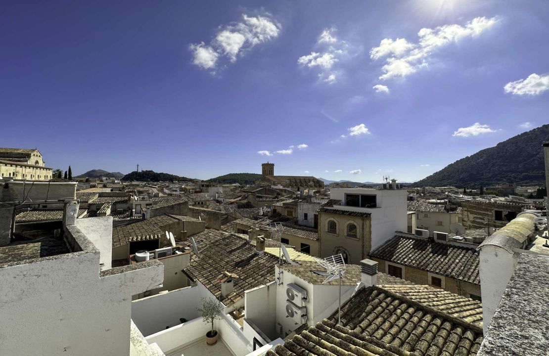 Town house in Pollensa, Mallorca, for sale to renovate