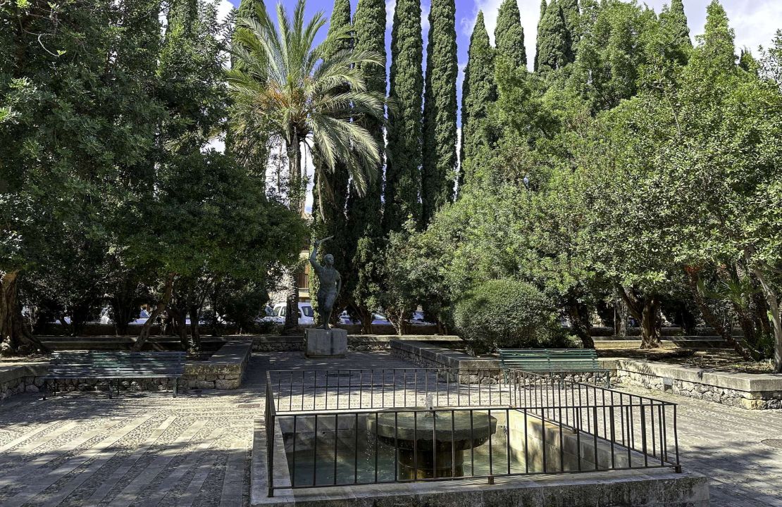 Town house in Pollensa, Mallorca, for sale to renovate