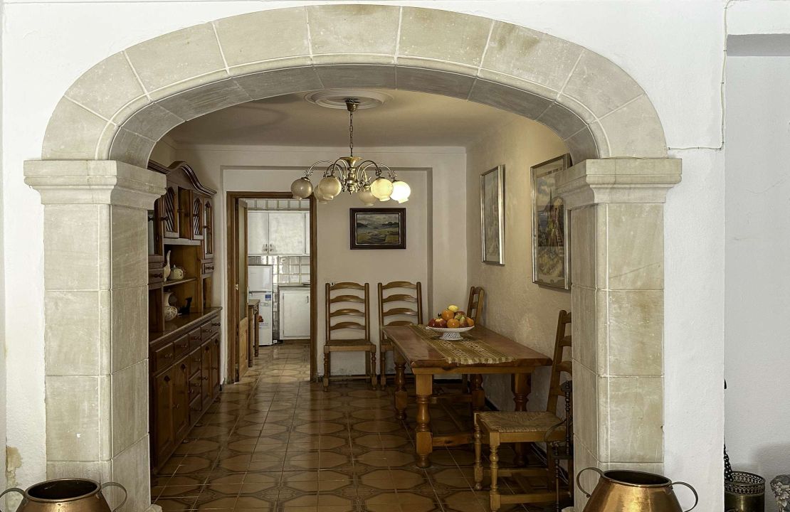 Town house in Pollensa, Mallorca, for sale to renovate