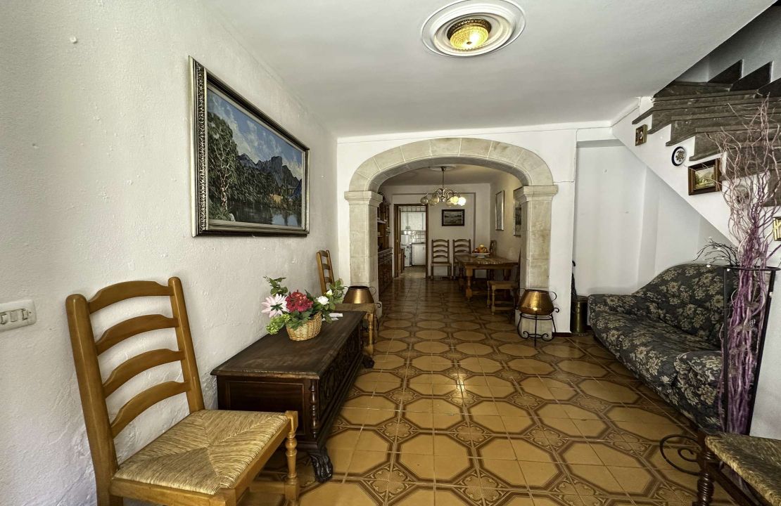 Town house in Pollensa, Mallorca, for sale to renovate