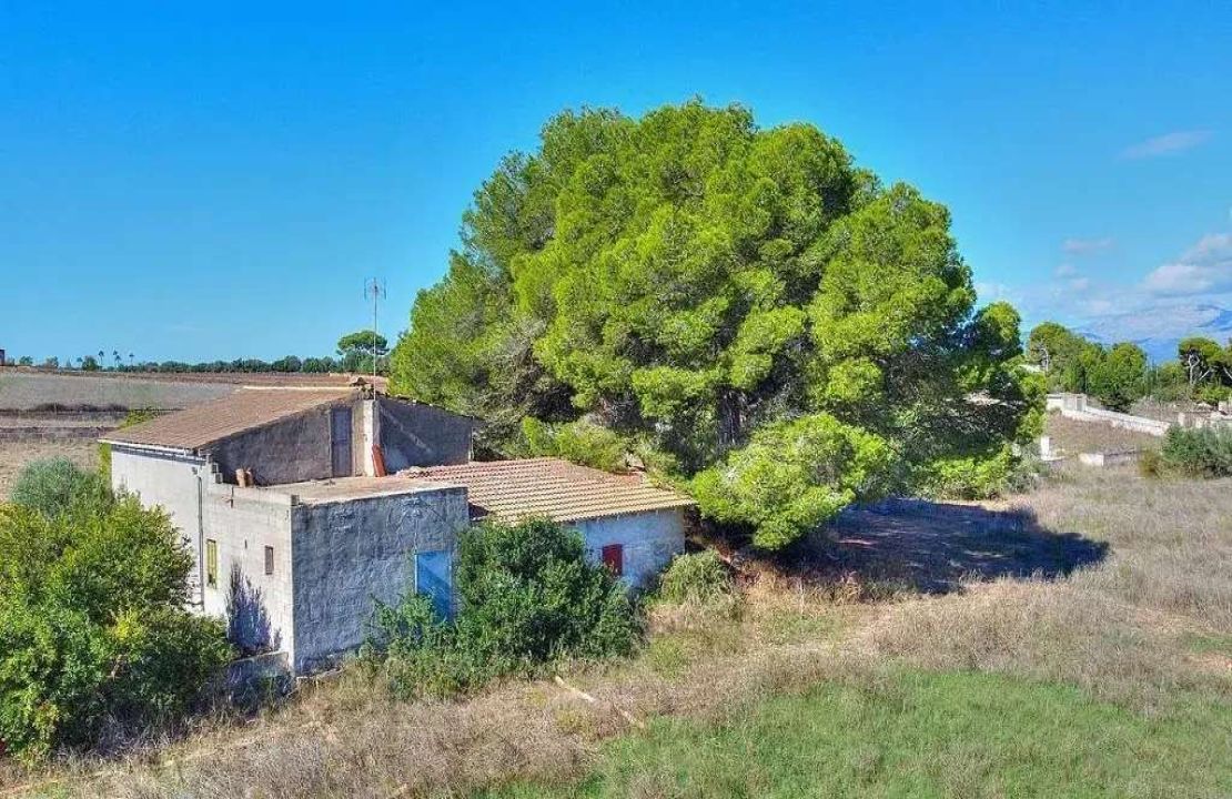 Plot with approved building project near the beach for sale in Muro