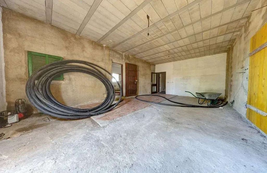 Plot with approved building project near the beach for sale in Muro