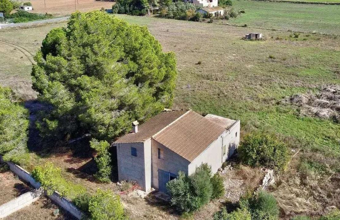 Plot with approved building project near the beach for sale in Muro