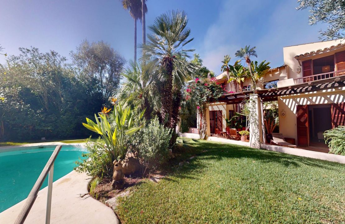 Villa en Bonaire Alcudia con piscina, garaje y vistas al mar con parcelas opcionales