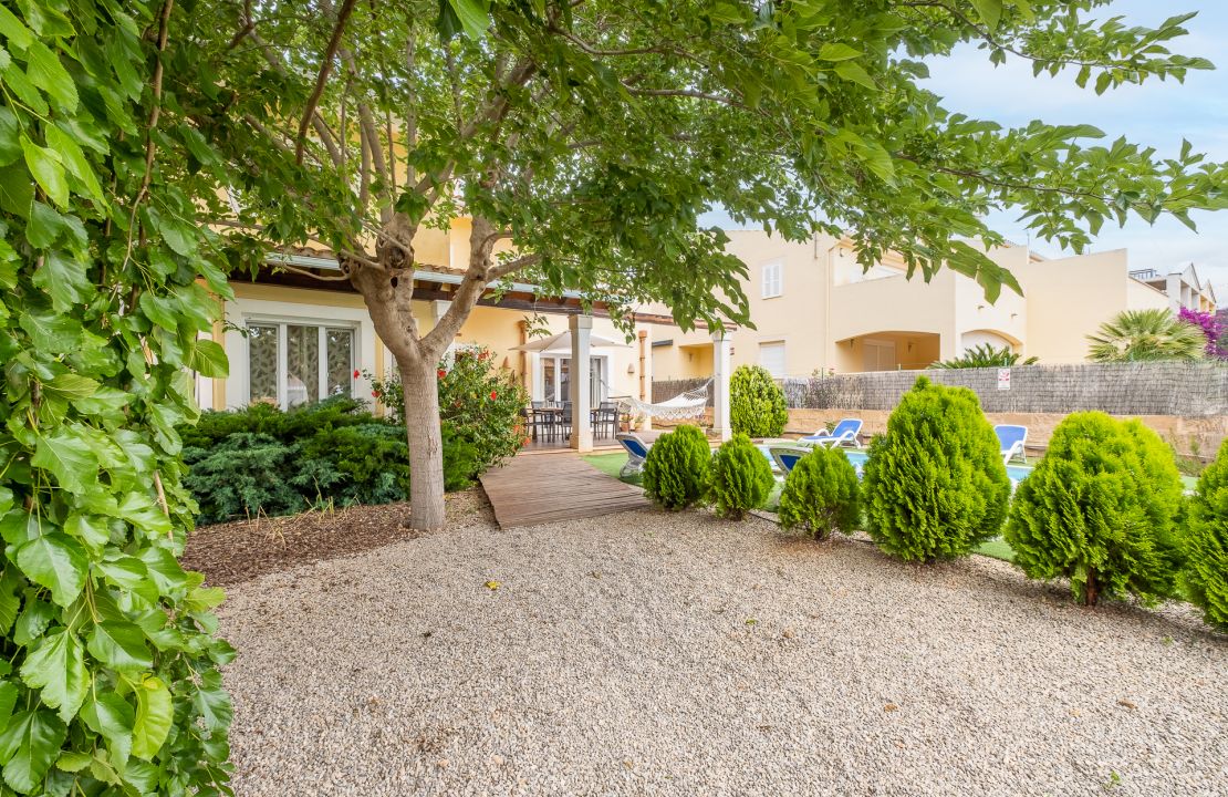 Villa mit privatem Garten, Pool und Mietlizenz zu verkaufen in Alcudia