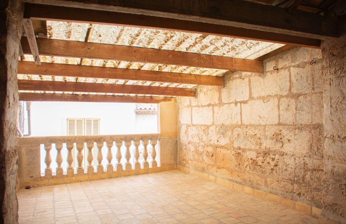 Townhouse for sale in Sa Pobla, Mallorca, with terrace and possible garage