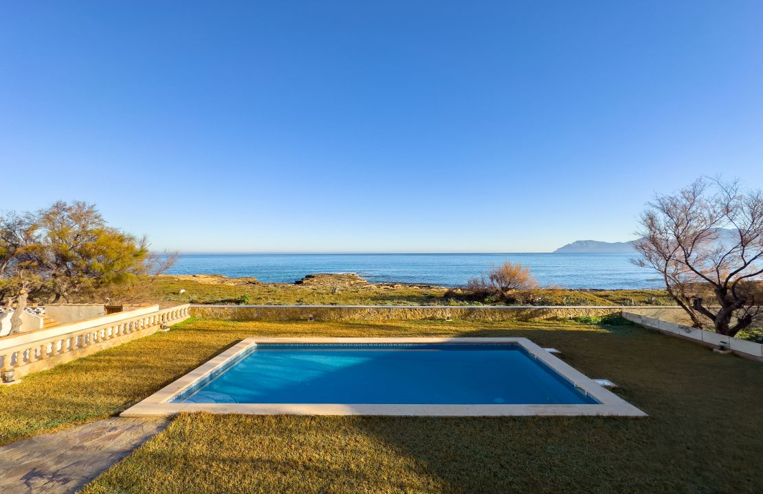 Villa in Son Serra de Marina for long term rental in front of the sea with pool and four bedrooms