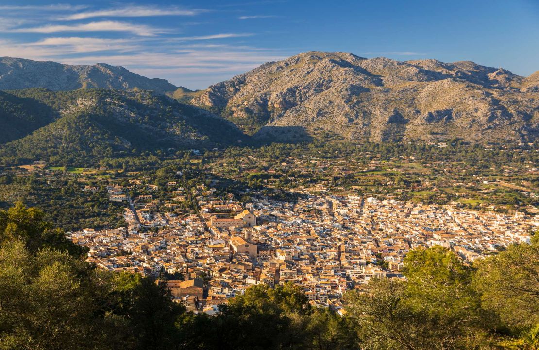 Large townhouse in Pollença to renovate