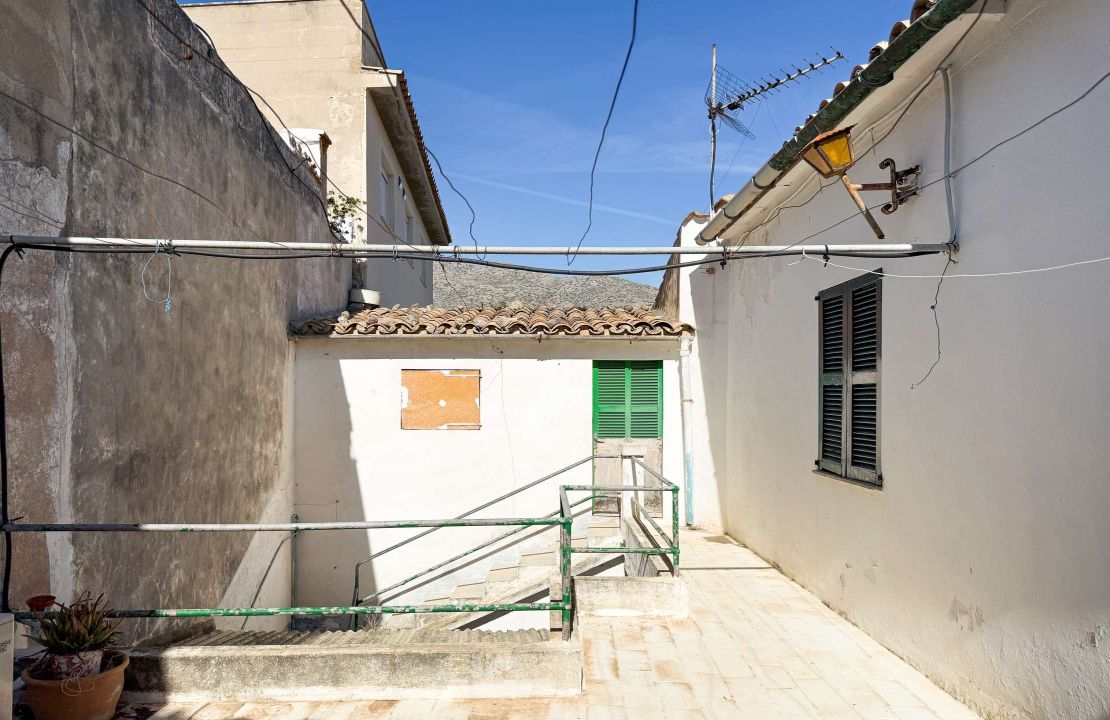 Large townhouse in Pollença to renovate