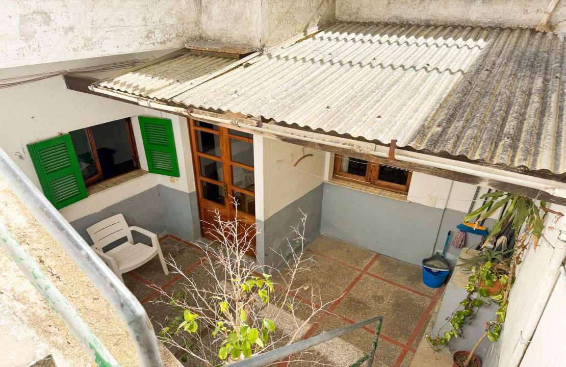Large townhouse in Pollença to renovate